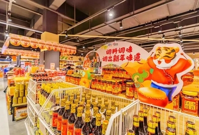 湖北省委書(shū)記應(yīng)勇與省長(zhǎng)王忠林深入中百集團(tuán)督導(dǎo)節(jié)日保障工作 確保日用百貨商貿(mào)供應(yīng)穩(wěn)定